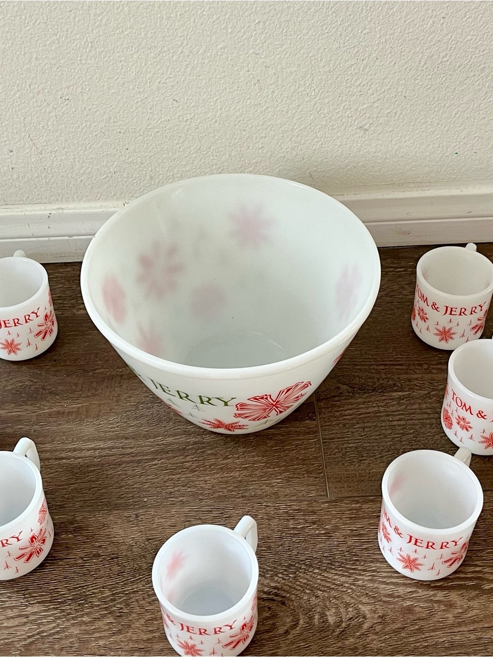 1960 Fire-King Tom & Jerry Bowl Milk Glass And 7 Mugs - Picture 14 of 15